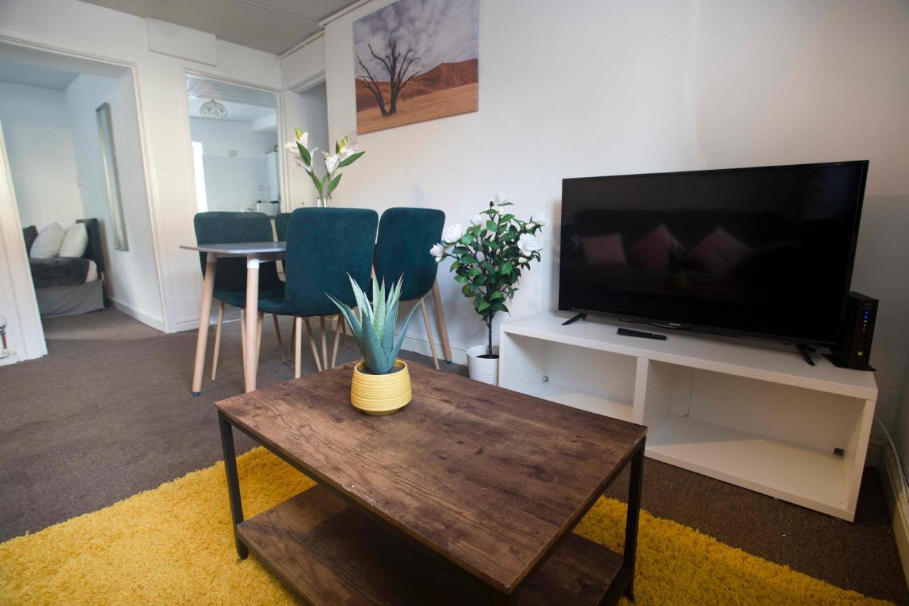 4 Freeland Building Front Apartamento